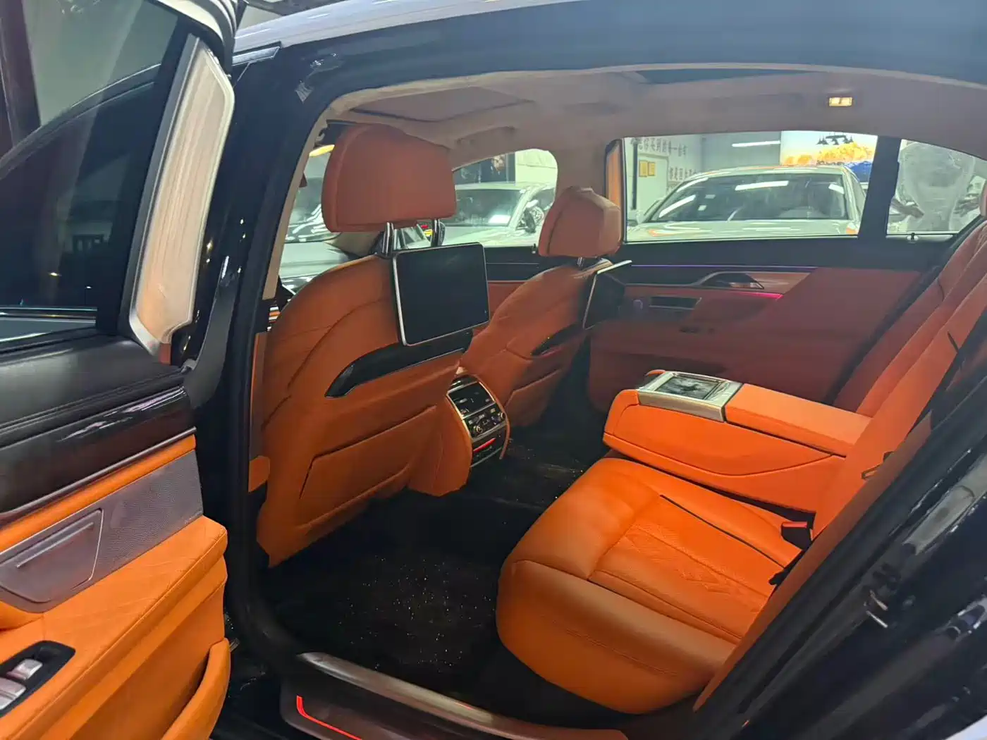 BMW 7 Series 2016 740Li Leading Edition фото 6