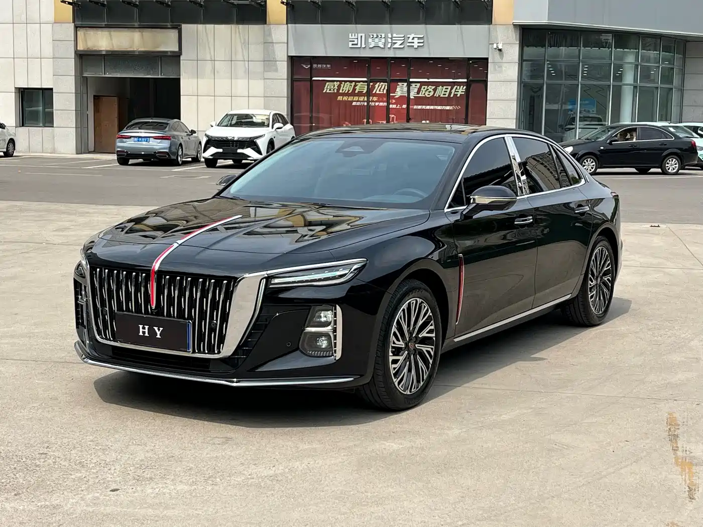 Hongqi H5 2024 2.0T Automatic Smart Connect Flag Smooth Edition