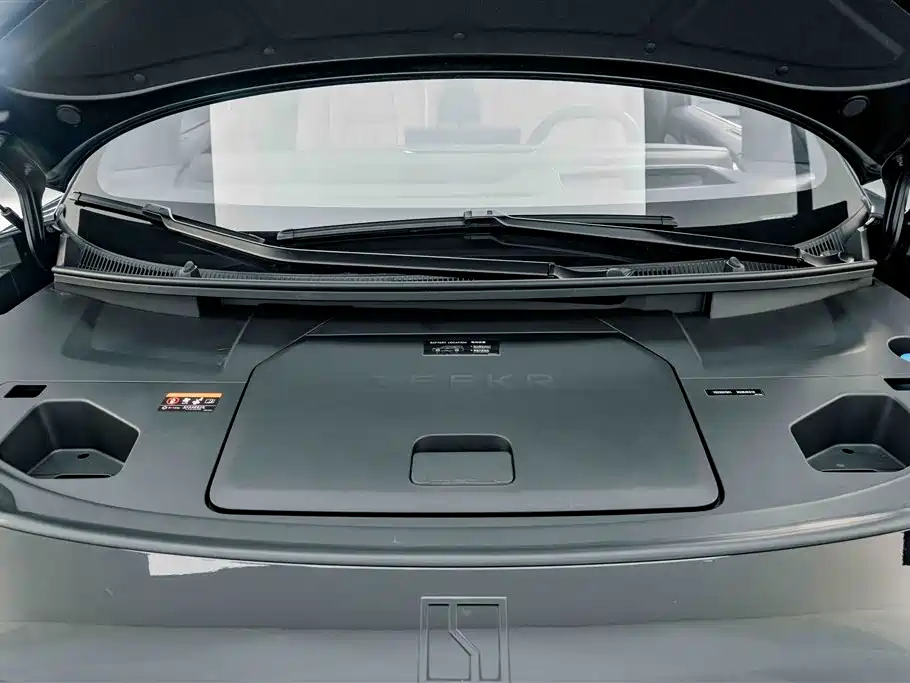ZEEKR 009 2025 2024 6-seat Executive AWD 108kWh