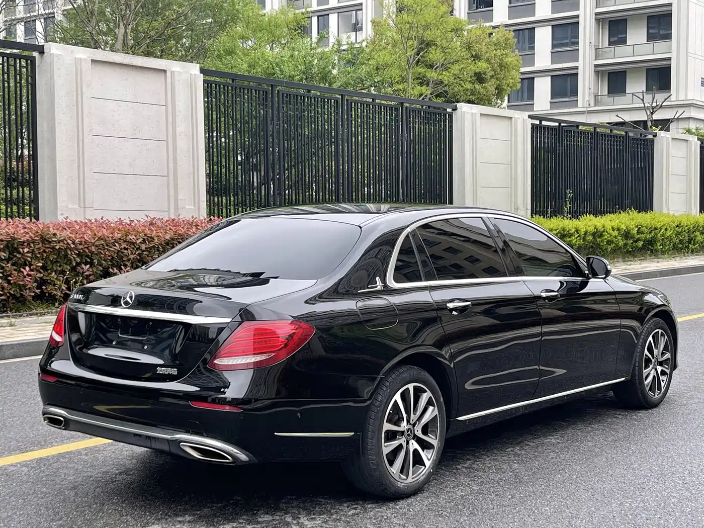 Mercedes-Benz E-Class 2016 E 300 L Fashion Type фото 7