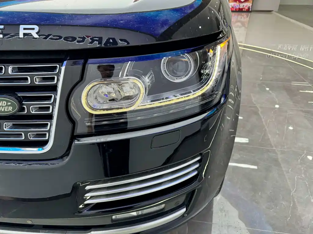 Photo 9 - Land Rover Range Rover