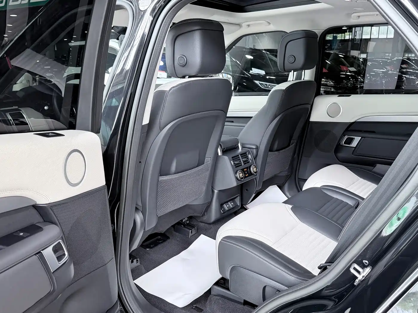 Land Rover Discovery 2023 2023 360PS R-Dynamic SE