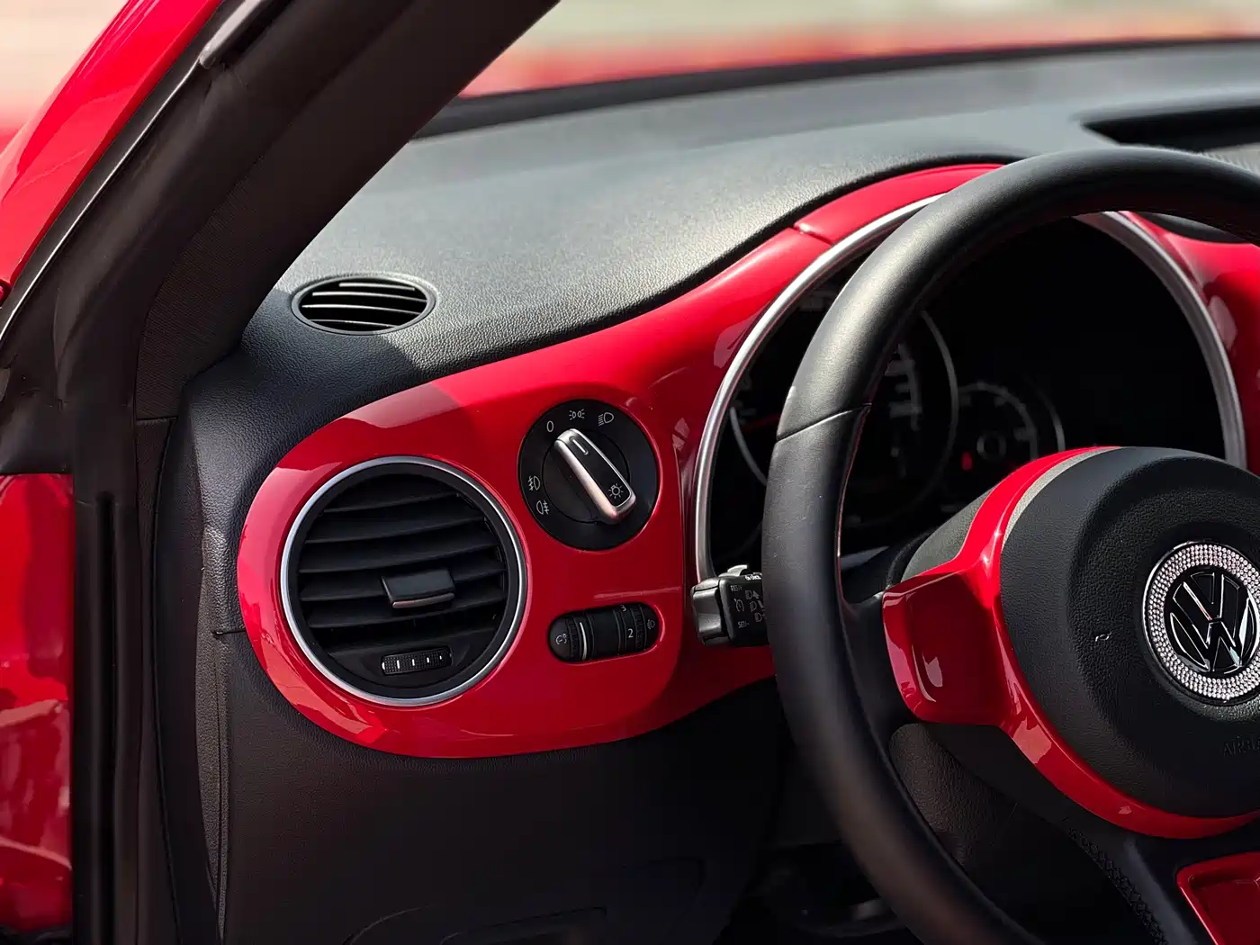 Volkswagen Beetle 2018 180TSI Easy Joy Edition фото 15