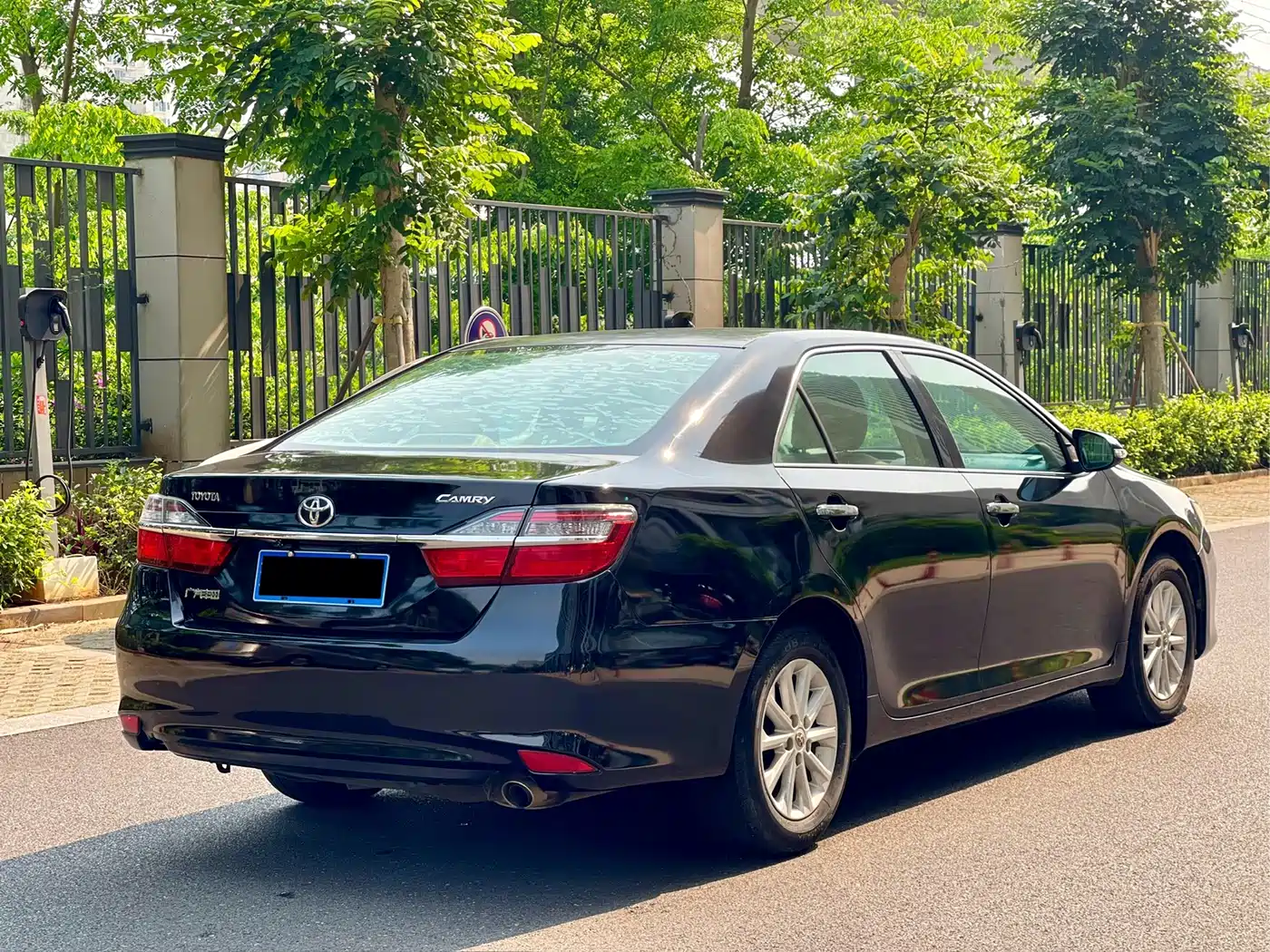 Toyota Camry 2016 2.0E 10th Anniversary Elite Edition фото 9