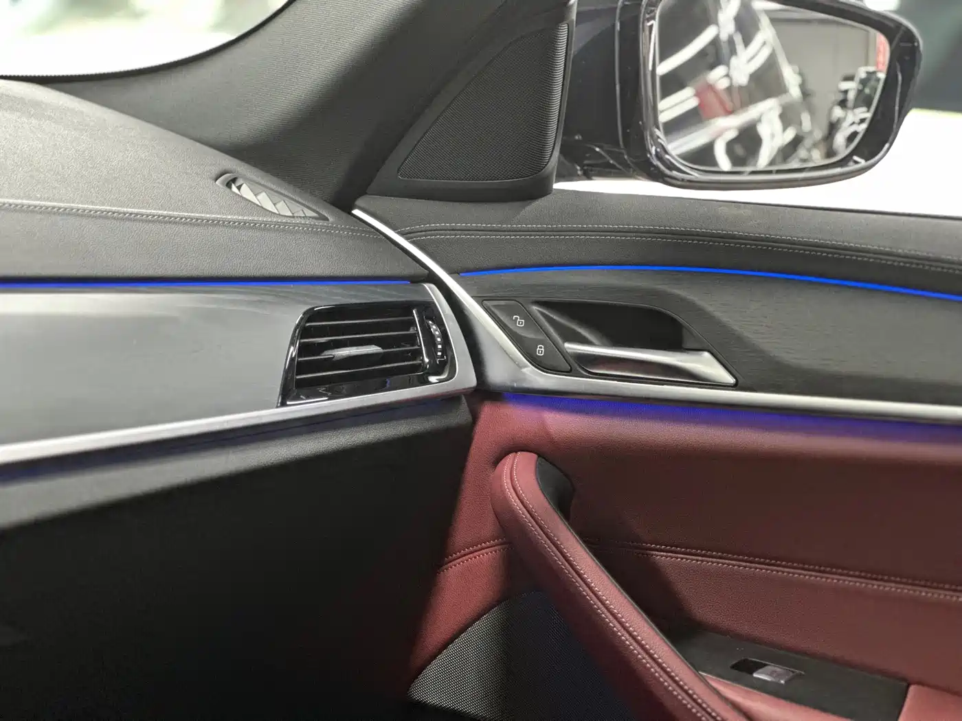 BMW 5 Series 2023 530Li Leading M Sport Package фото 8