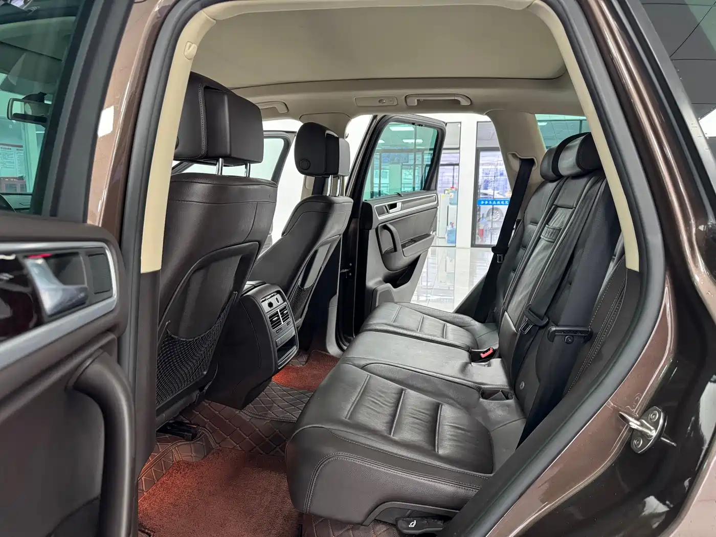 Volkswagen Touareg 2011 3.0TSI Premium фото 11