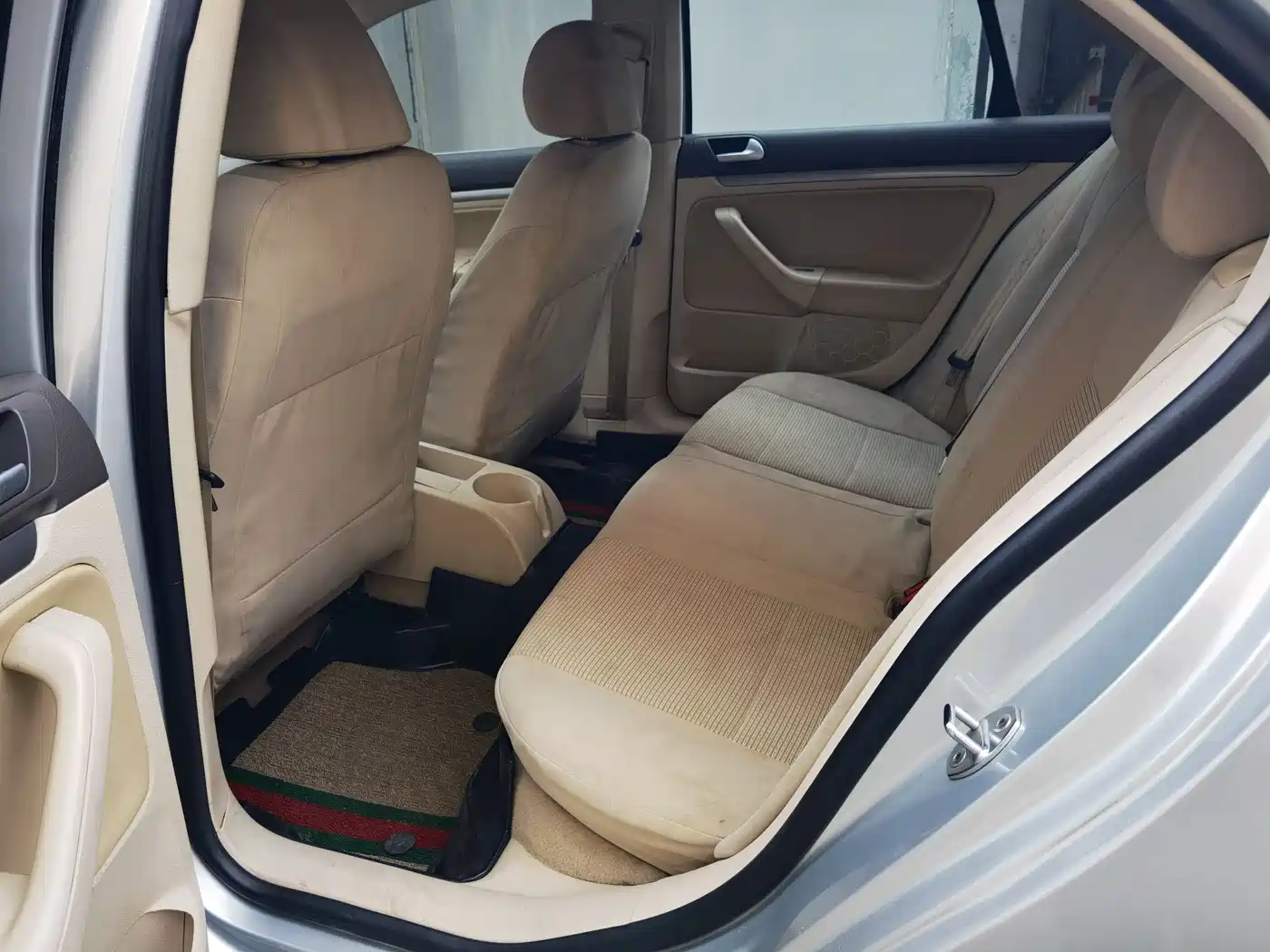 Volkswagen Sagitar 2009 1.6L Automatic Comfort фото 5