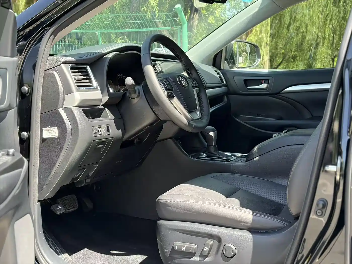 Toyota Highlander 2017 2.0T 4WD Gloss Black Limited Edition фото 4
