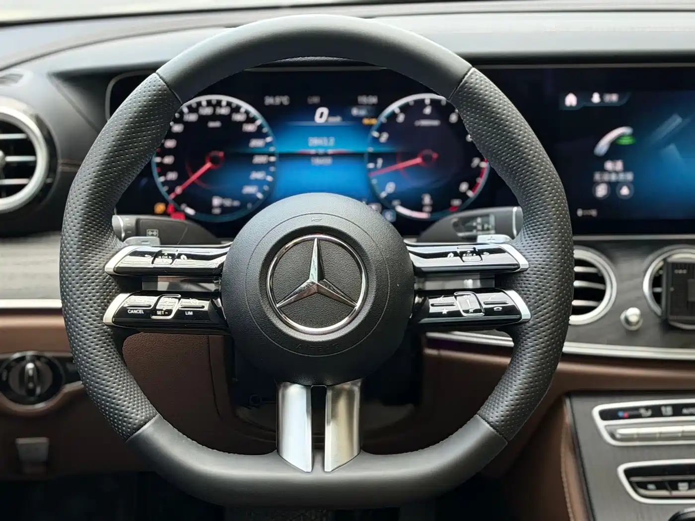 Mercedes-Benz E-Class 2023 Facelift E 300 L Sport Luxury фото 10
