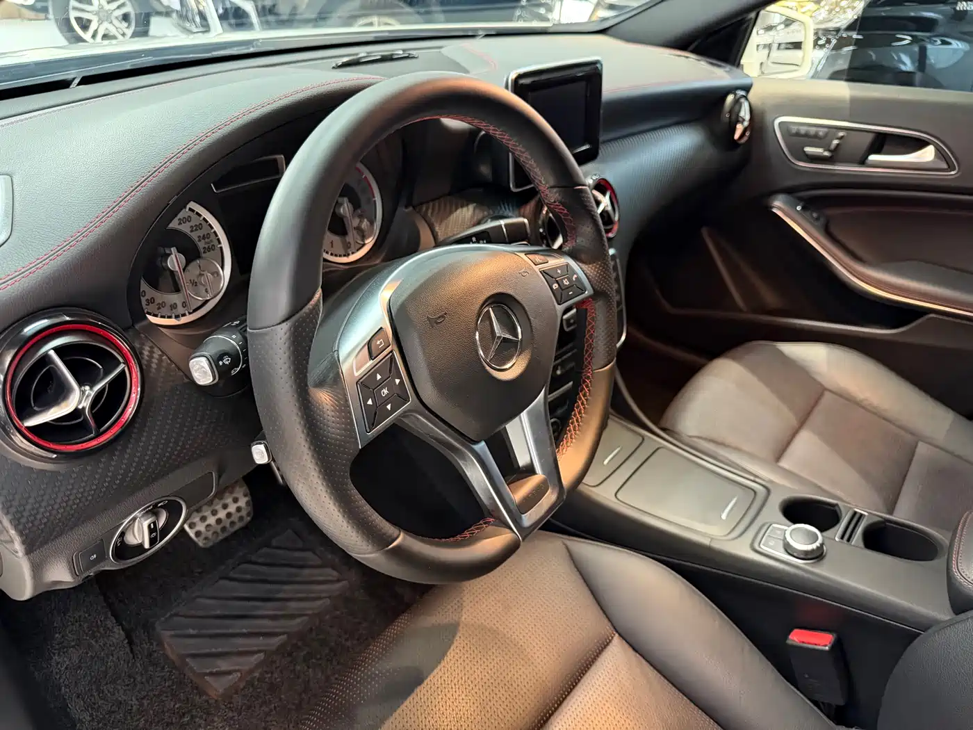 Mercedes-Benz A-Class (Import) 2016 A 260 Sport фото 7