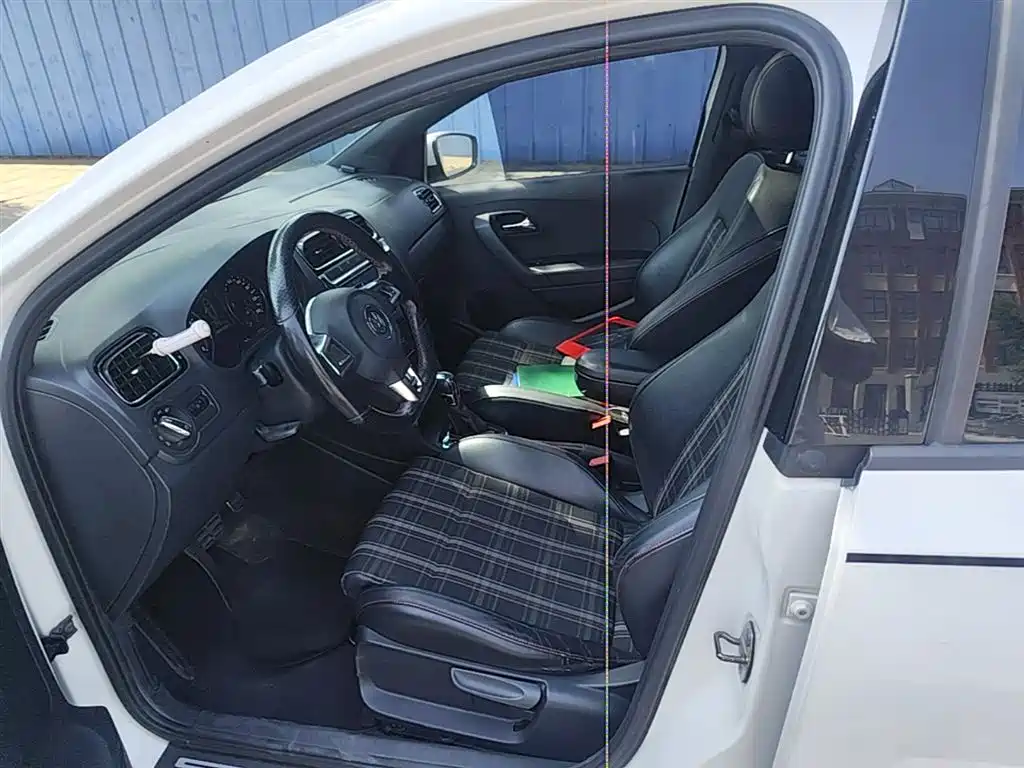 Volkswagen Polo 2012 1.4TSI GTI фото 15