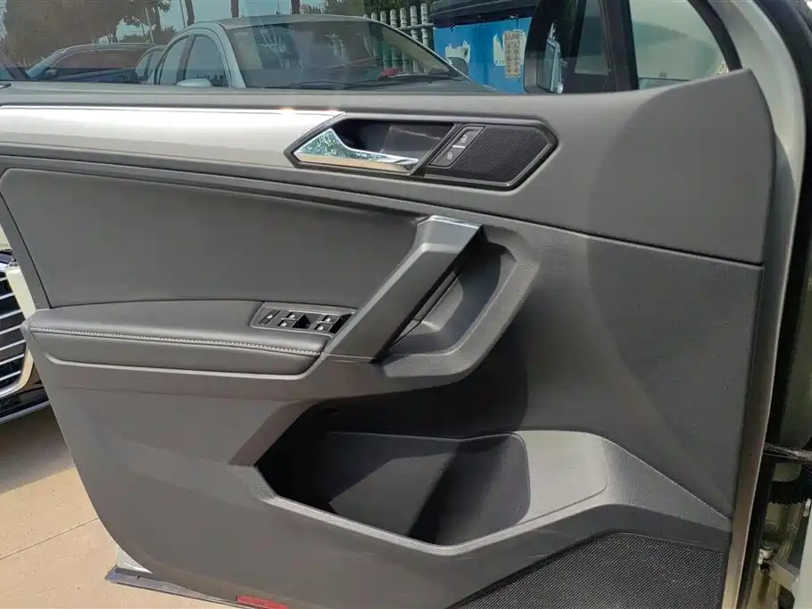 Volkswagen Tiguan L 2021 330TSI Automatic 2WD Smart фото 7