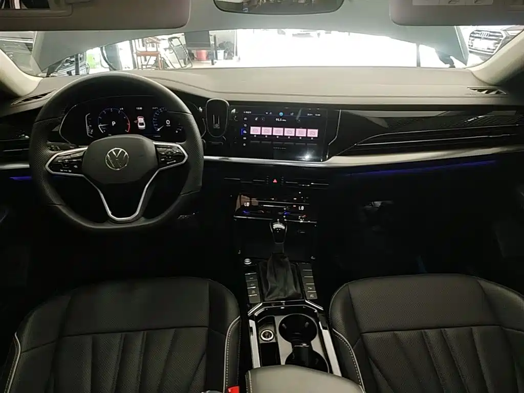 Volkswagen Passat 2024 380TSI Luxury фото 10
