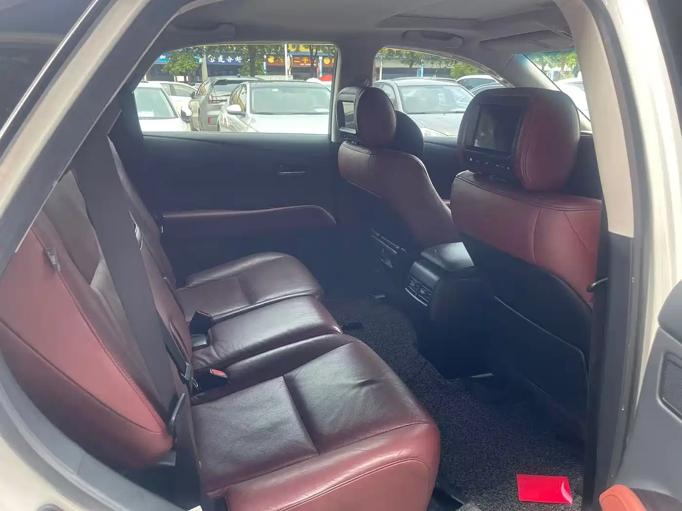 Photo 11 - Lexus RX Classic