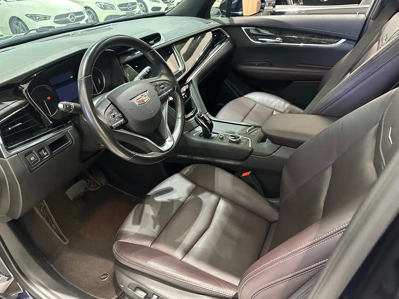 Фото 4 - Cadillac XT6