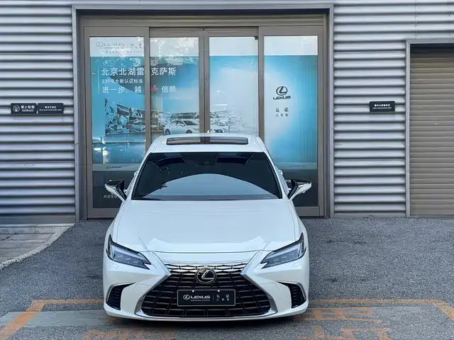 Lexus ES 2025 300h Ultimate Edition — фото 2