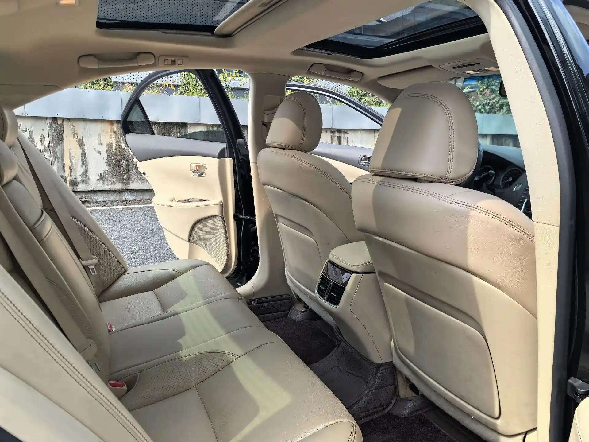 Photo 10 - Lexus ES