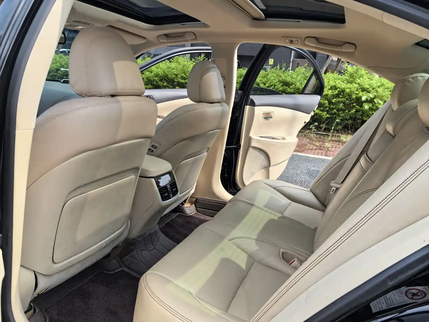 Фото 24 - Lexus ES