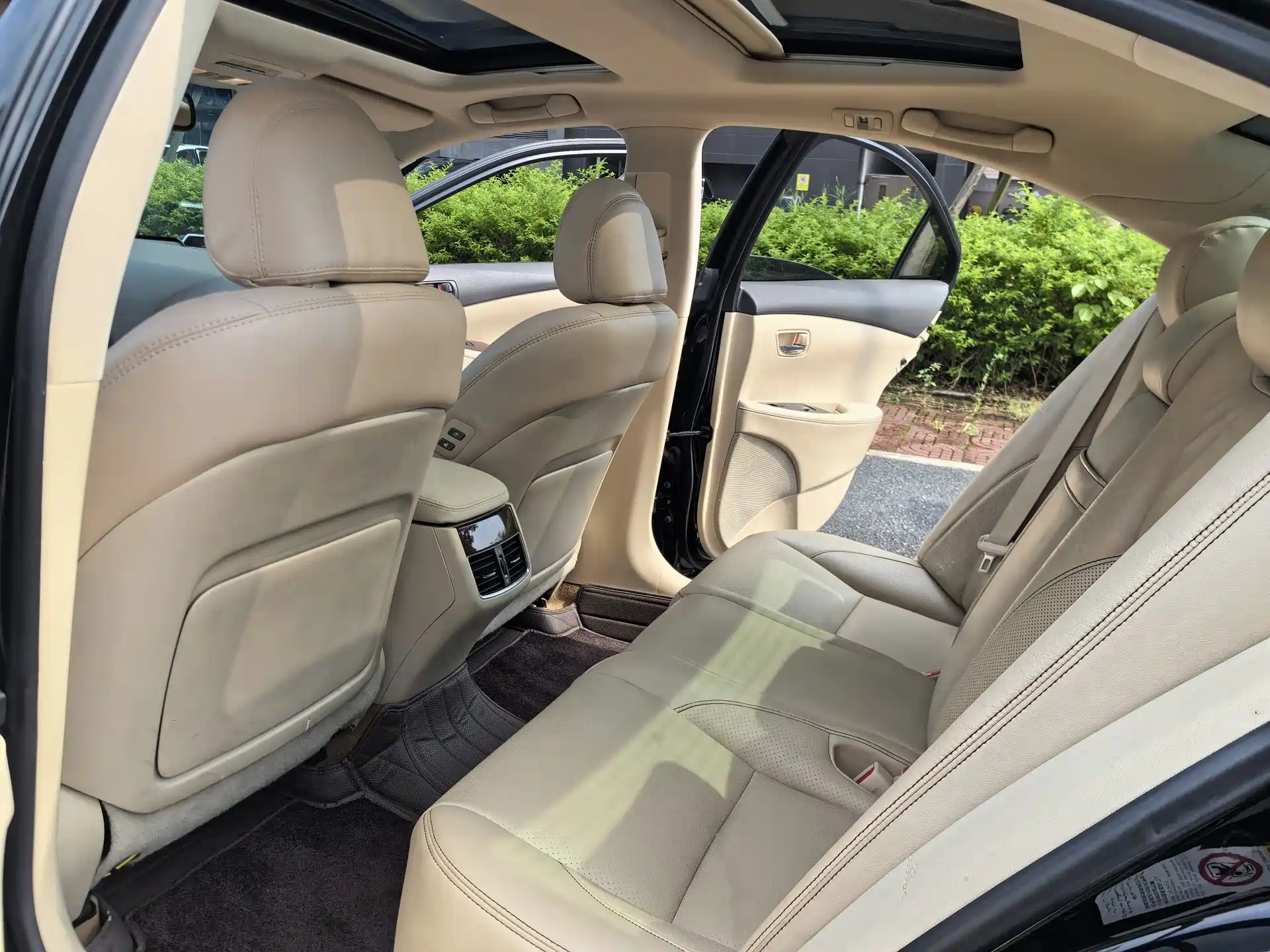 Photo 24 - Lexus ES