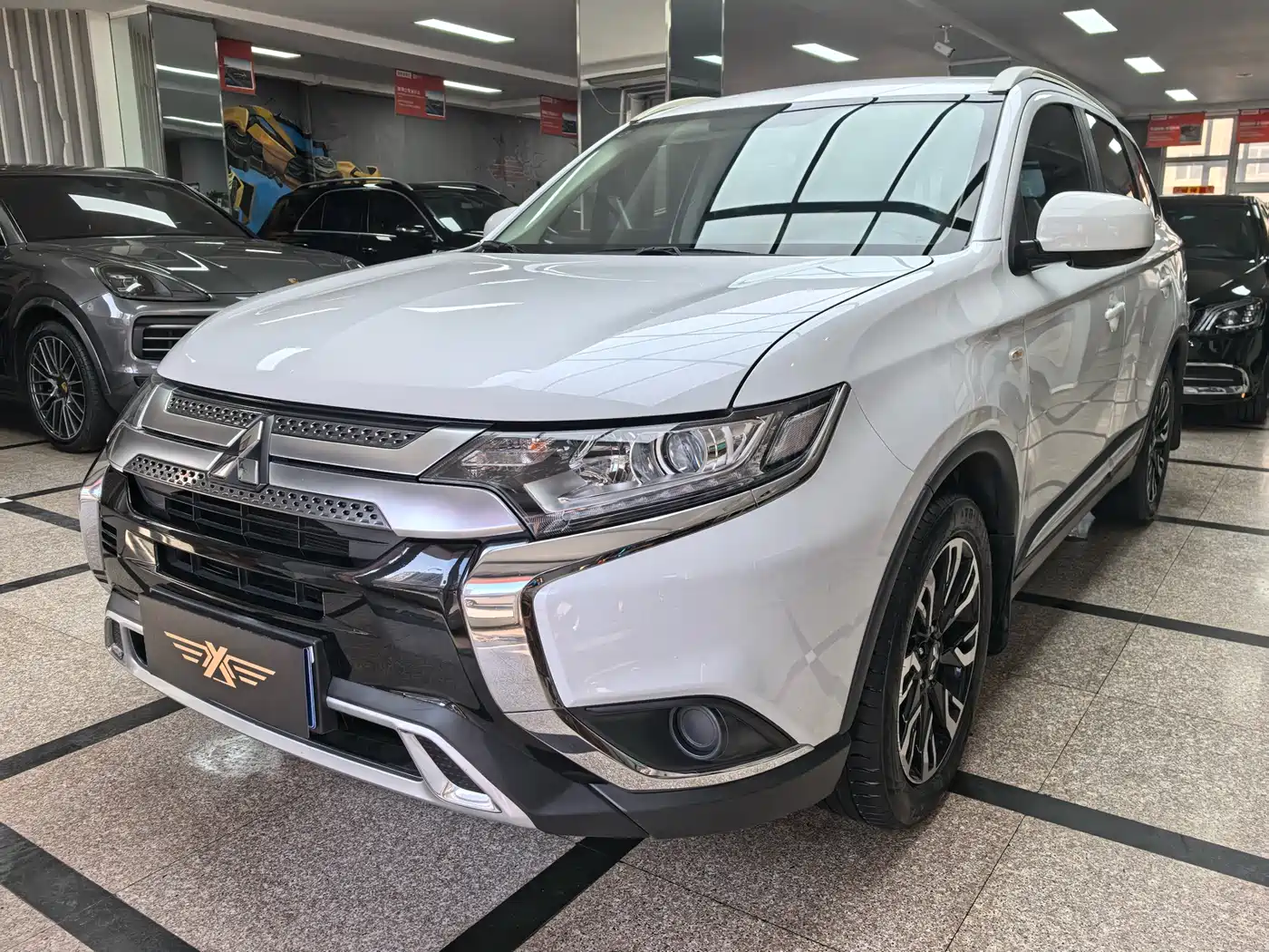 MITSUBISHI OUTLANDER