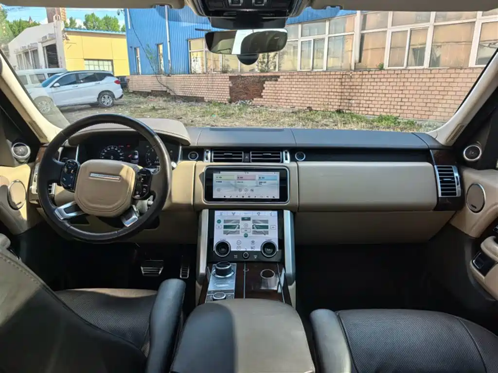 Land Rover Range Rover 2021 3.0 L6 Heritage Edition фото 12