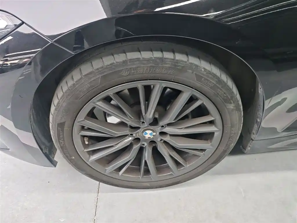 BMW 3 Series 2024 325i M Sport Shadowline Package фото 23