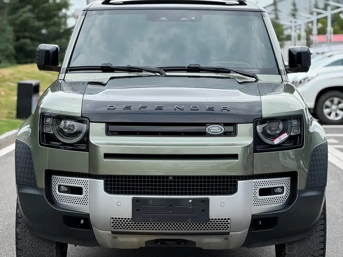 Photo 2 - Land Rover Defender