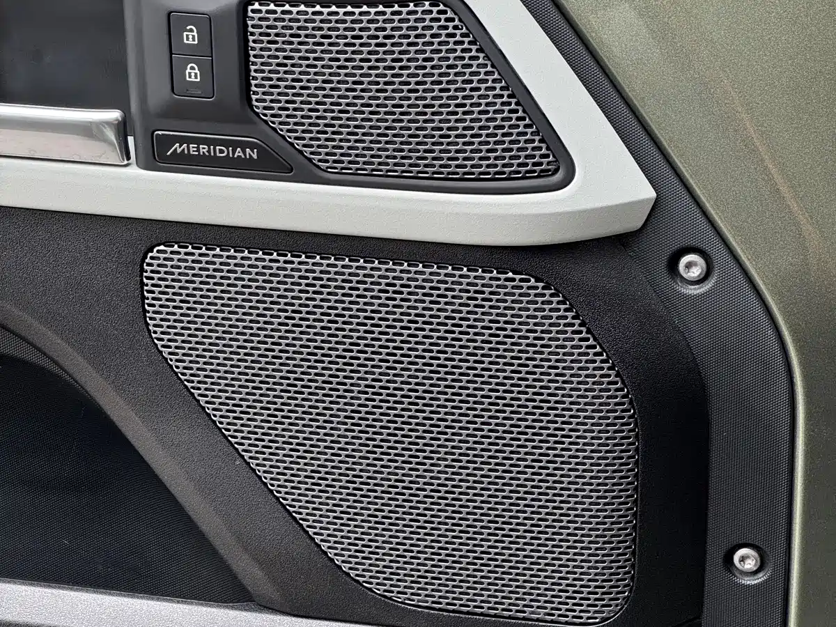 Photo 16 - Land Rover Defender