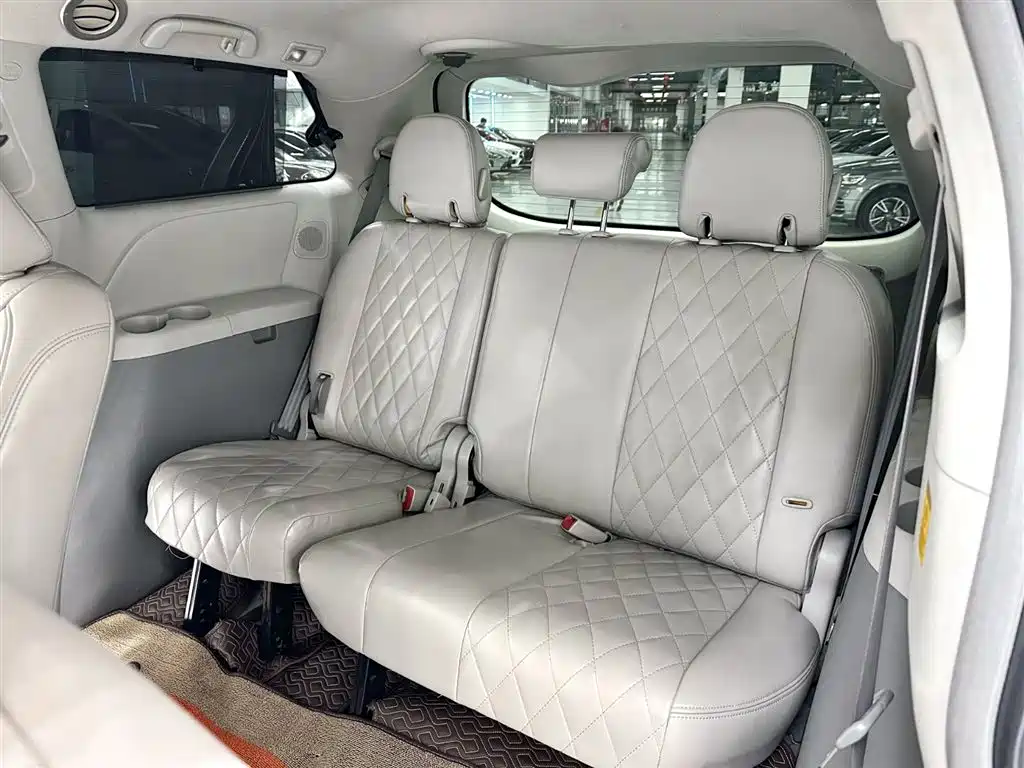 Toyota Sienna 2011 3.5L 2WD Automatic фото 10