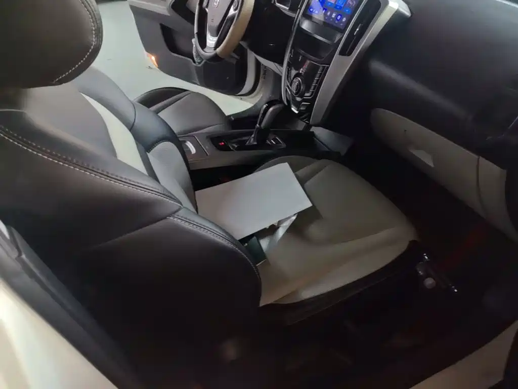 Luxgen U6 SUV 2015 2015 1.8T Fashion Edition
