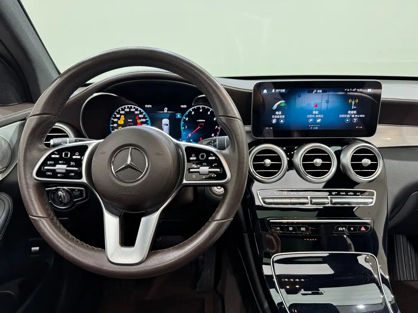 Mercedes-Benz GLC 2021 GLC 260 L 4MATIC Sporty фото 28