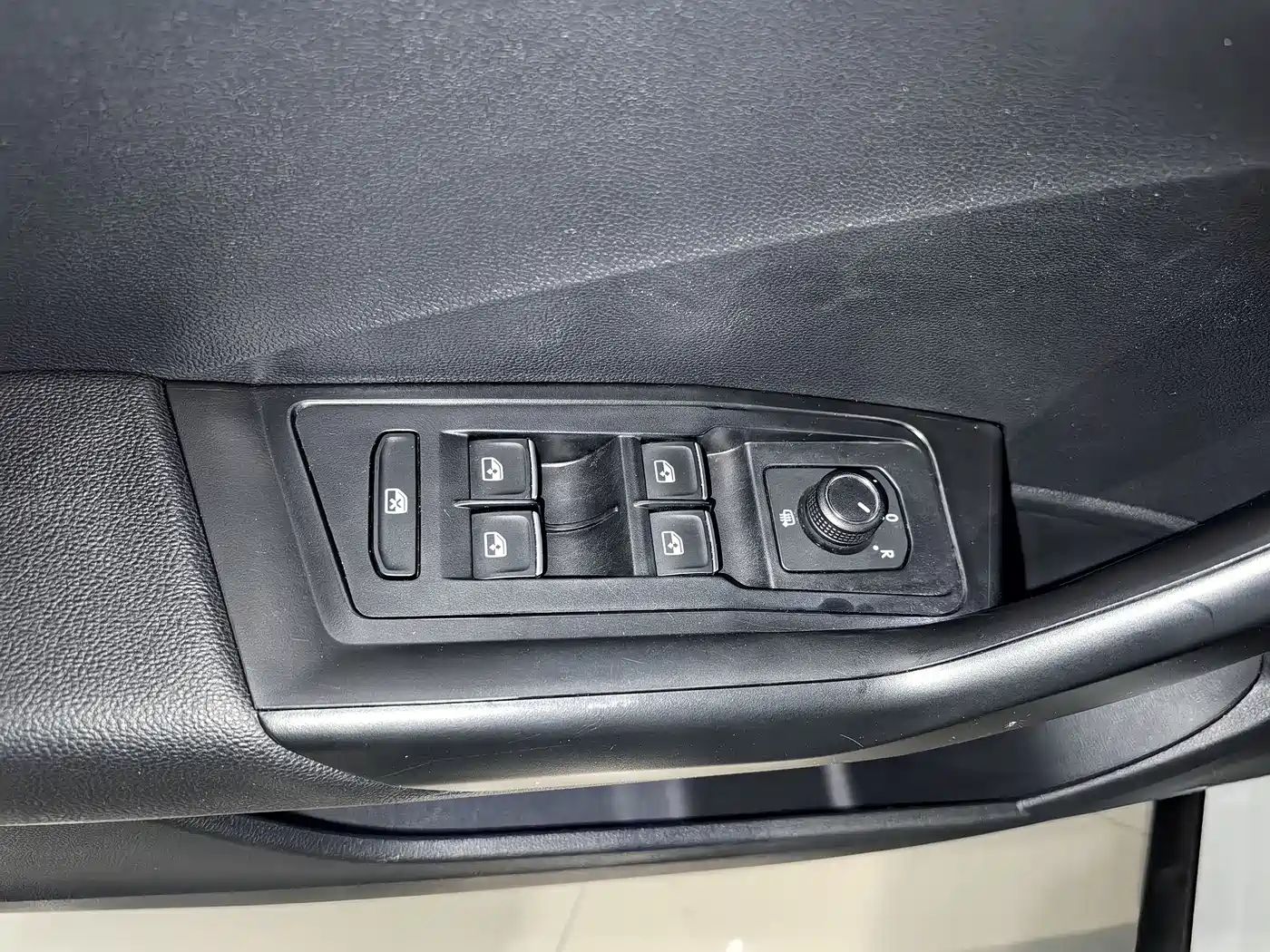 VOLKSWAGEN T ROC EXPLORING SONGS