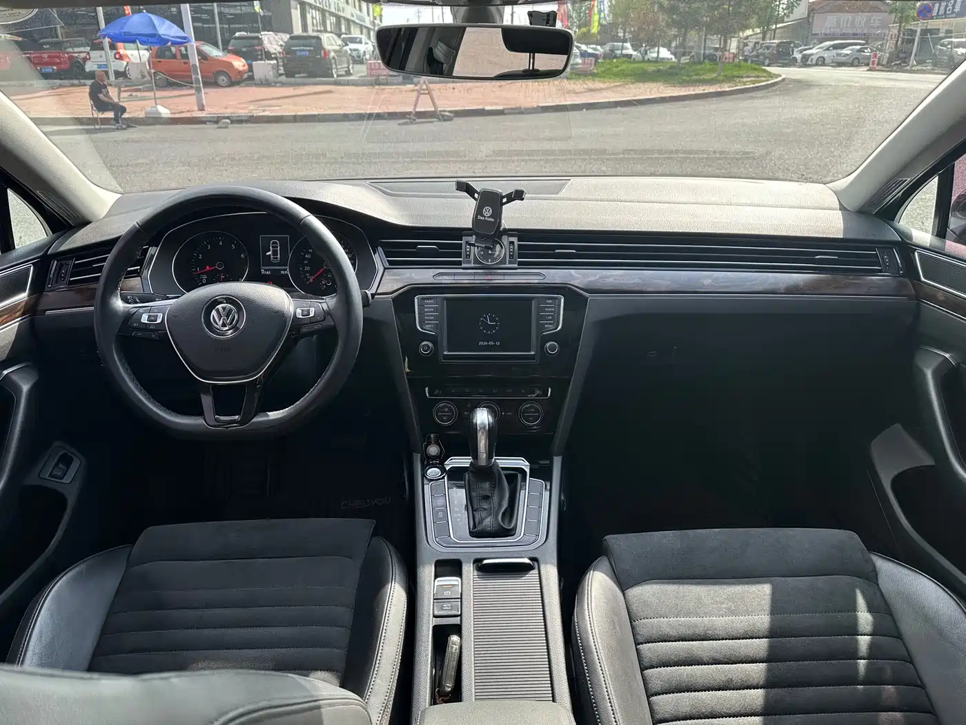 Volkswagen Magotan 2017 330TSI DSG Luxury фото 6