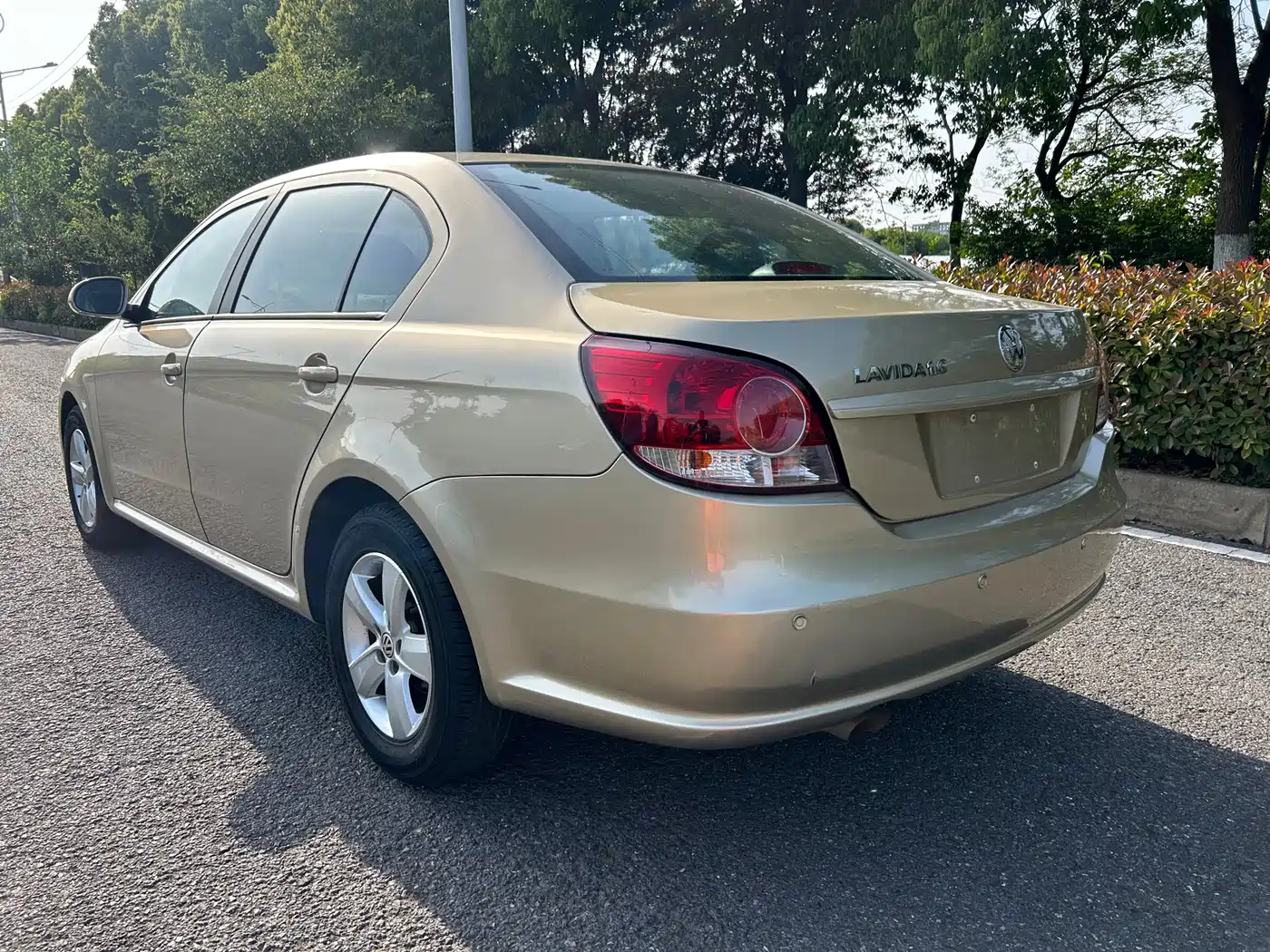 Volkswagen Lavida 2011 1.6L Automatic Leisure Edition фото 4