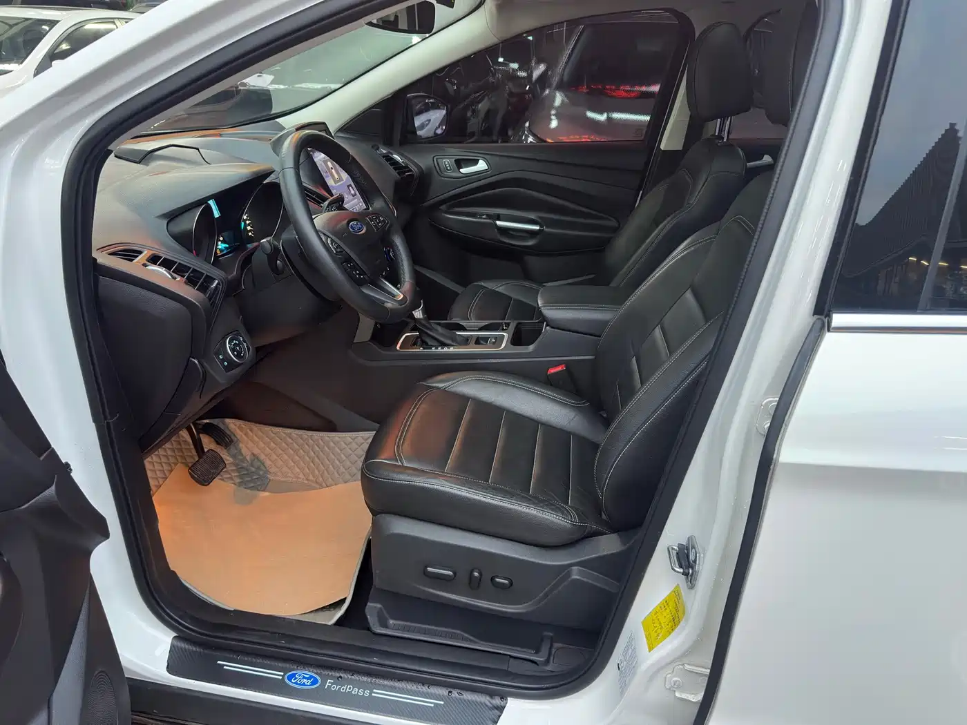 Ford Kuga 2018 2017 EcoBoost 245 AWD Platinum