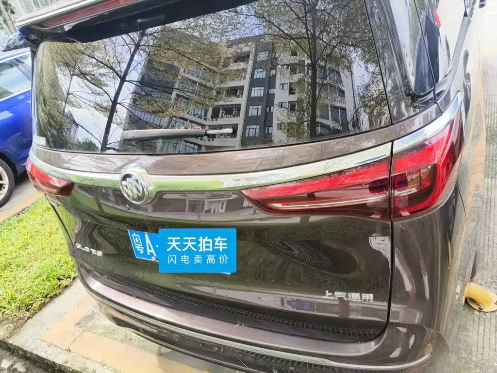 Photo 5 - Buick GL8