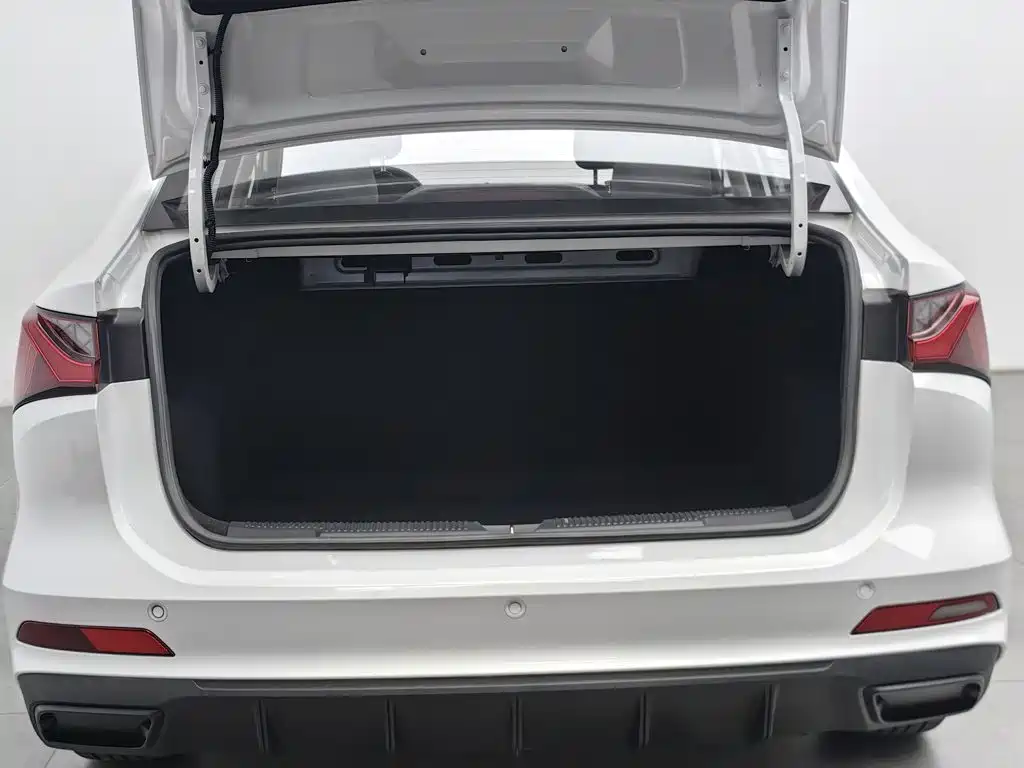 Photo 16 - Roewe i5