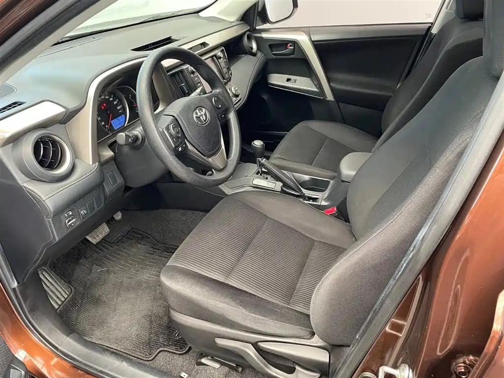 Toyota RAV4 Rongfang 2015 2.0L CVT 2WD Trend Edition фото 6