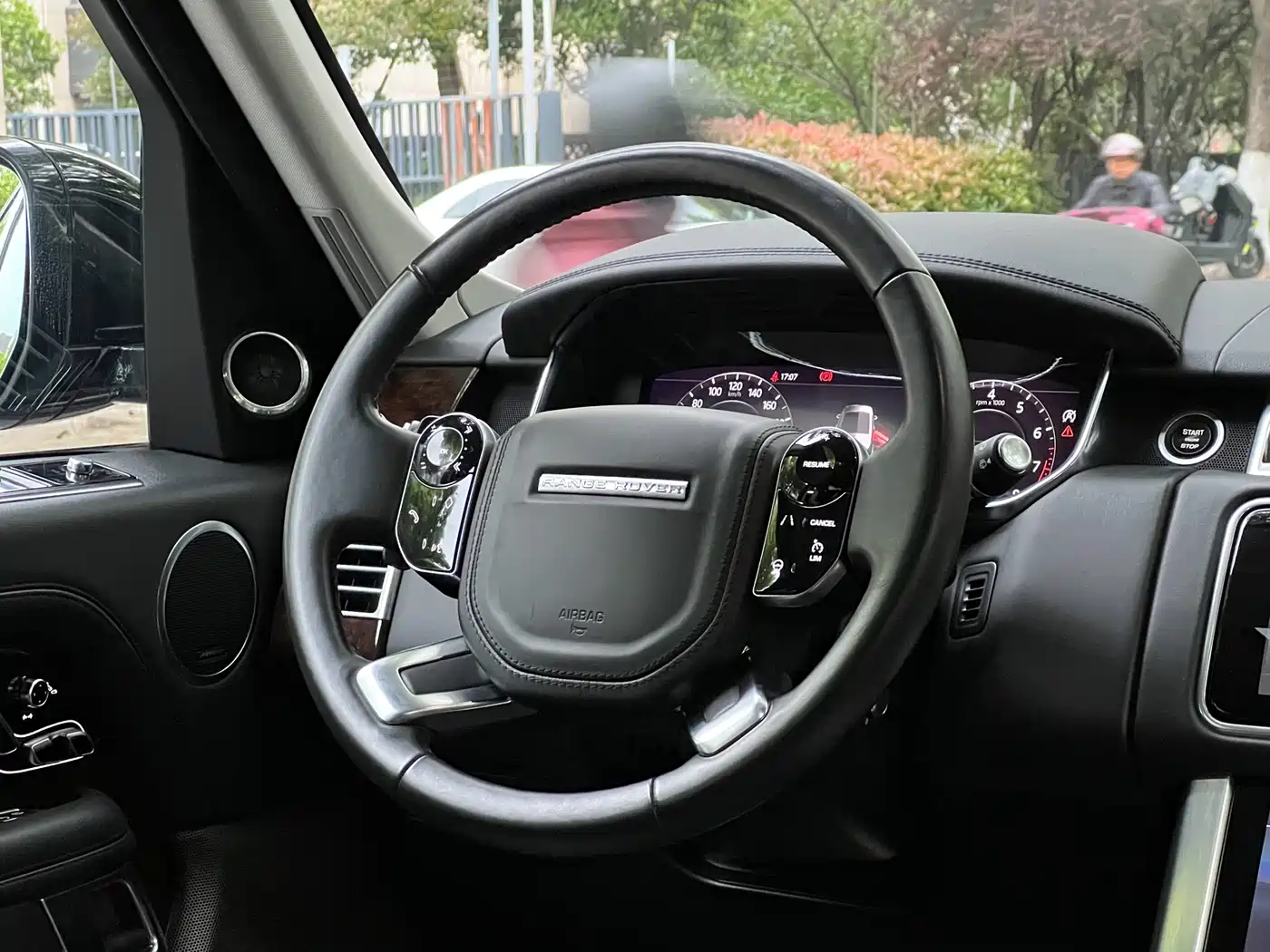 Land Rover Range Rover 2021 3.0 L6 Heritage Edition фото 17