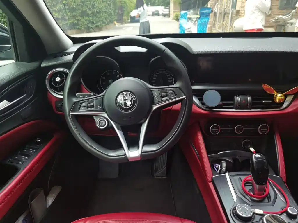 Alfa Romeo Stelvio 2019 2017 2.0T 200HP Luxury Edition