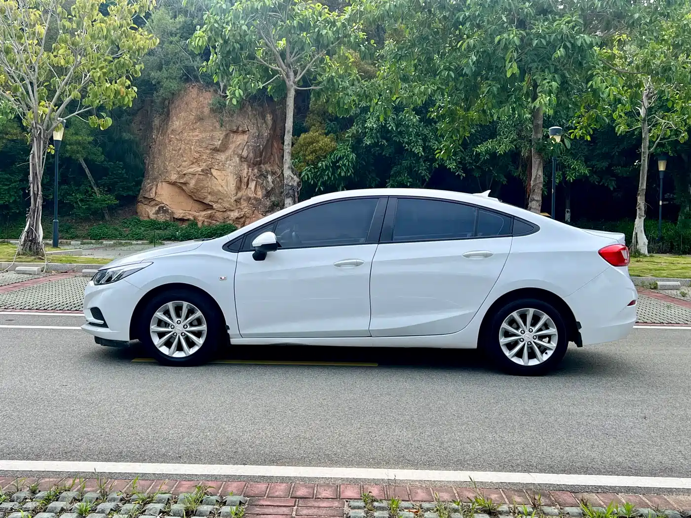Chevrolet Cruze 2017 1.5L Manual Pioneer фото 8