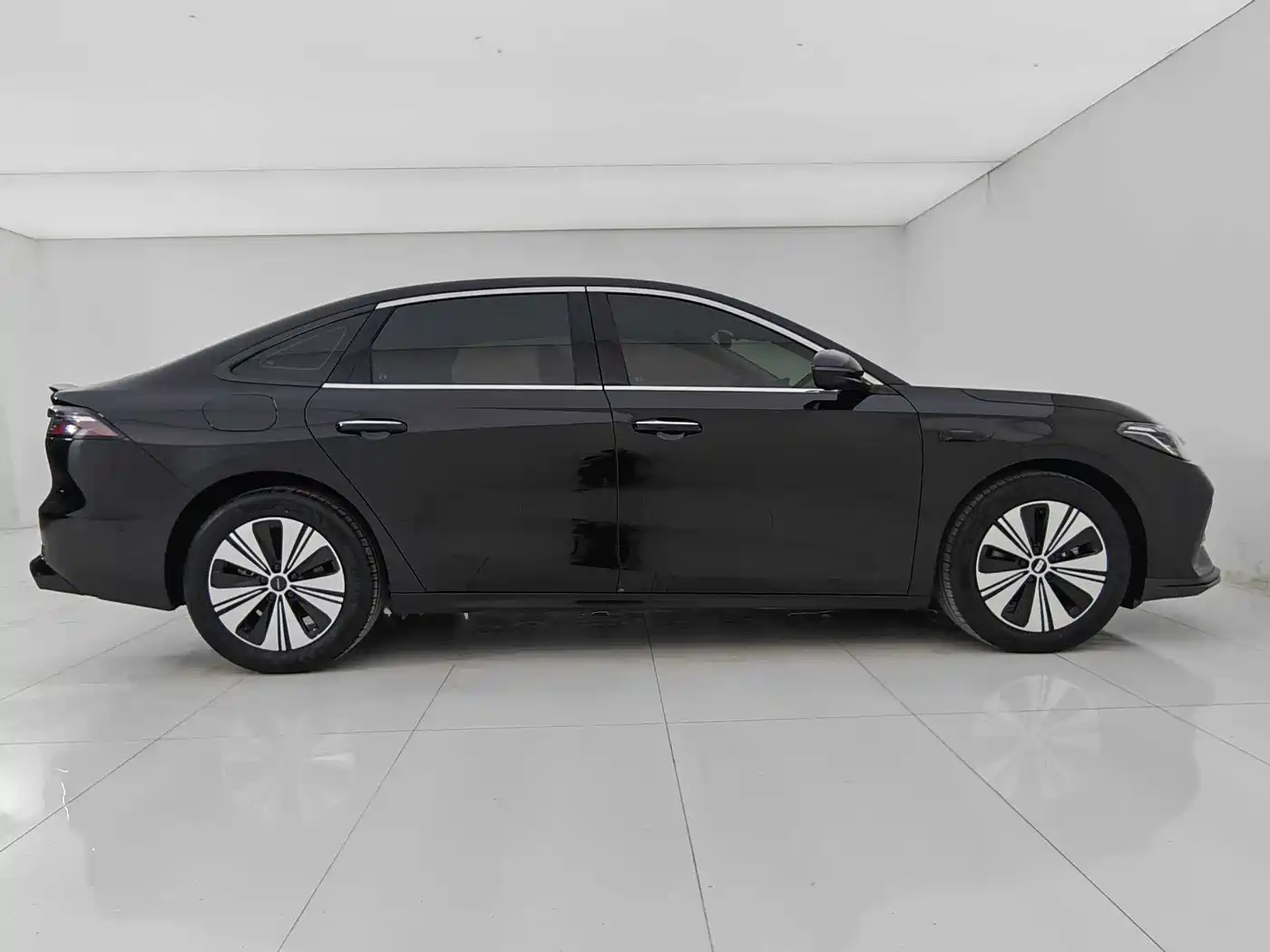 Geely Galaxy Galaxy A7 2025 EM-i 150km Explorer+ Edition фото 8