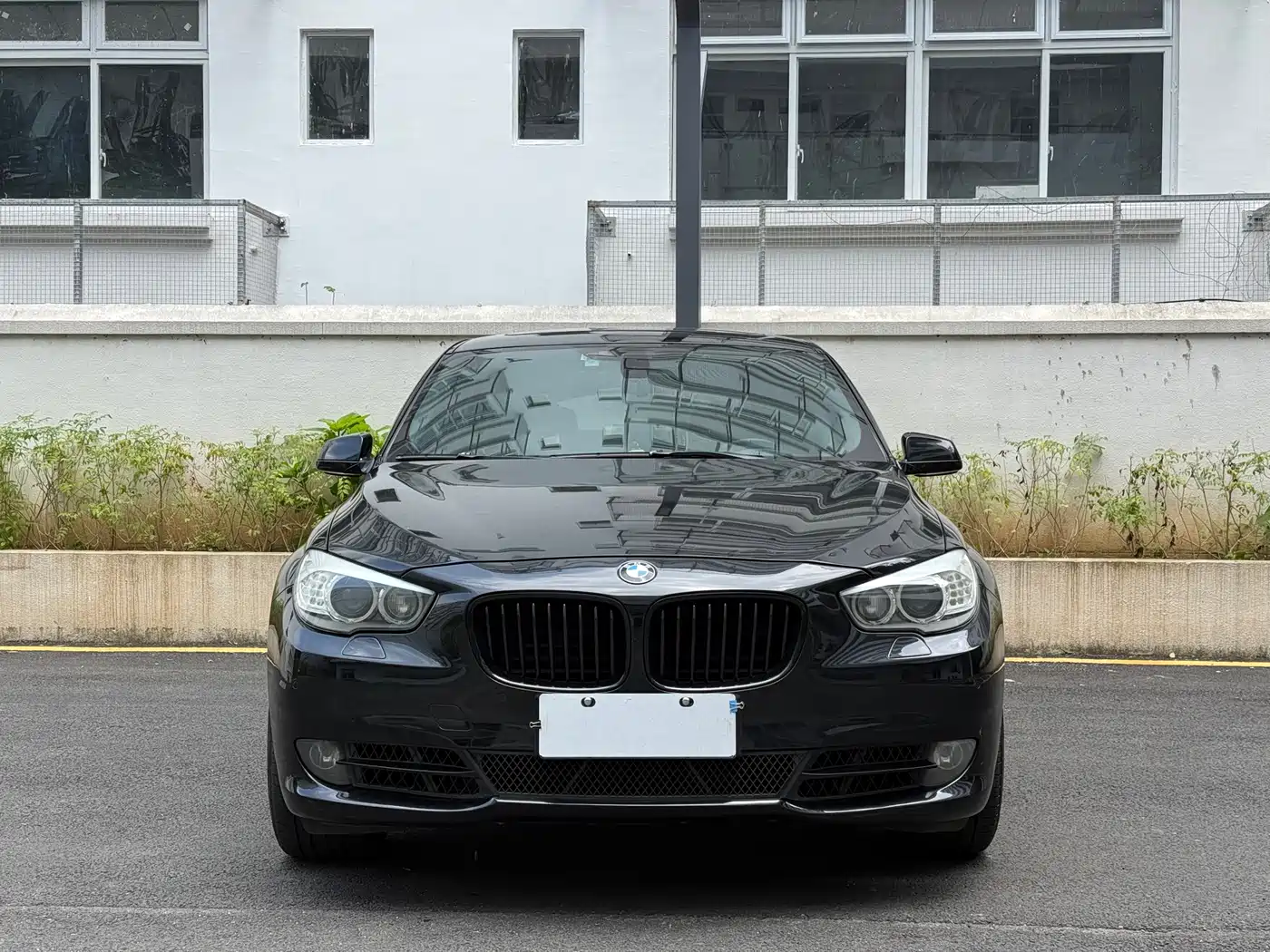 BMW 5 Series GT 2010 535i Luxury Model фото 2