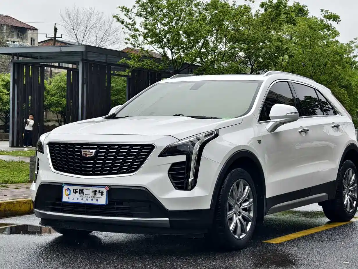 CADILLAC XT4