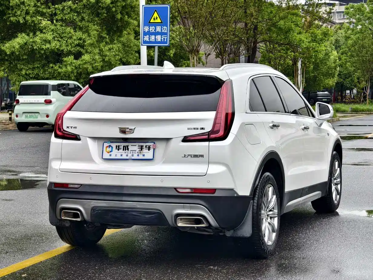 CADILLAC XT4