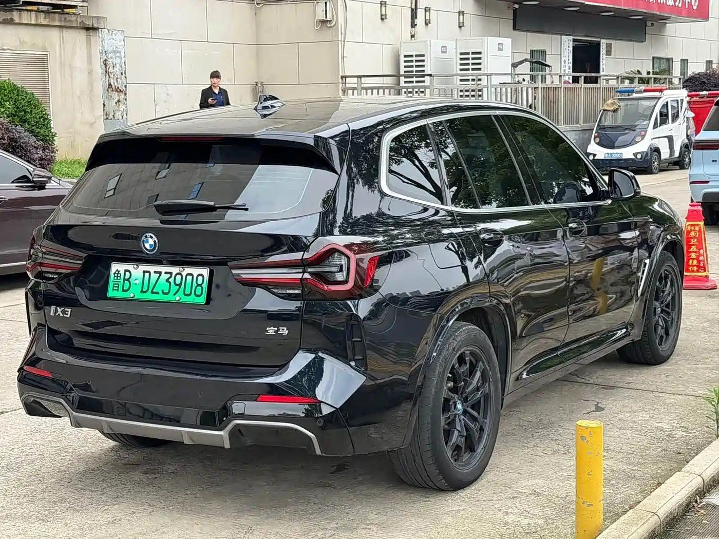 BMW iX3 2023 Leading Type фото 16