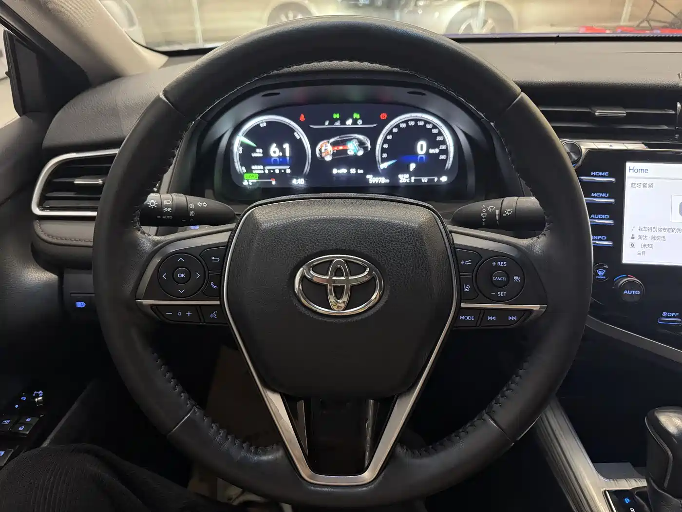 Toyota Camry 2018 Hybrid 2.5HG Luxury Edition фото 17