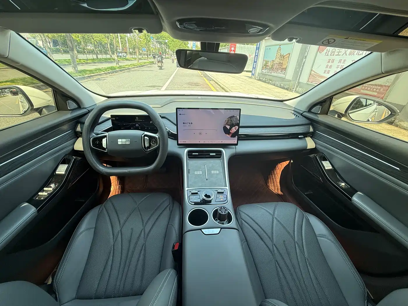 Geely Galaxy Galaxy L6 2025 EM-i 140km Voyage Edition фото 5