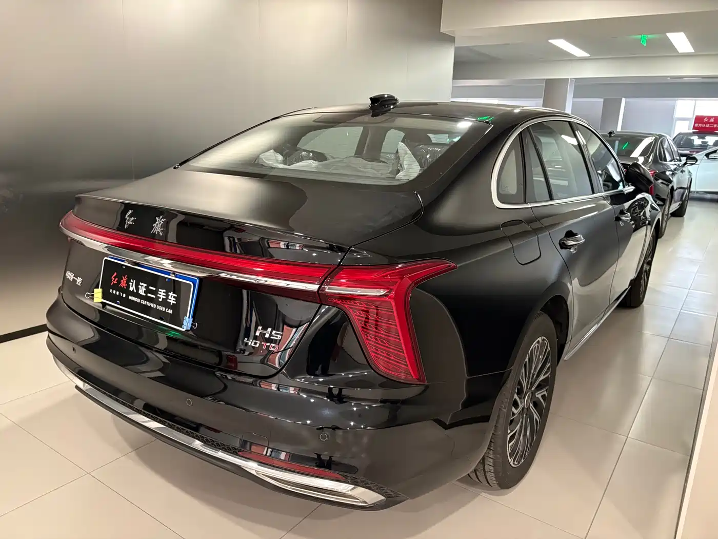 Hongqi H5 2025 2.0T Automatic Flag Celebration 500,000 Units Anniversary Edition фото 5