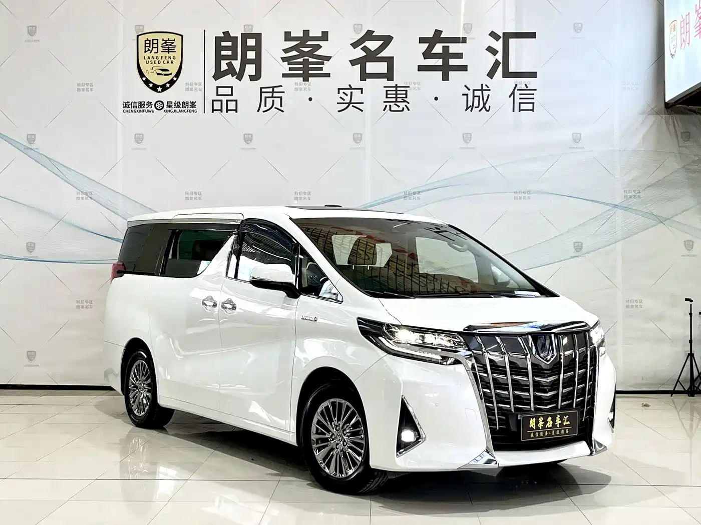 Toyota Alphard 2020 Hybrid 2.5L Premium Edition фото 2